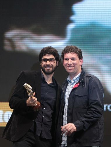 Gustavo Pizzi recebe prêmio de melhor diretor por Riscado