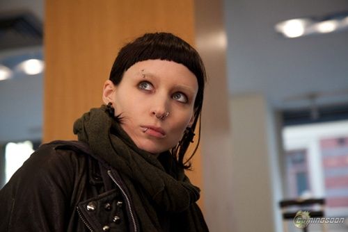 Rooney Mara (Lisbeth Salander) em cena de Os Homens que Não Amavam as Mulheres