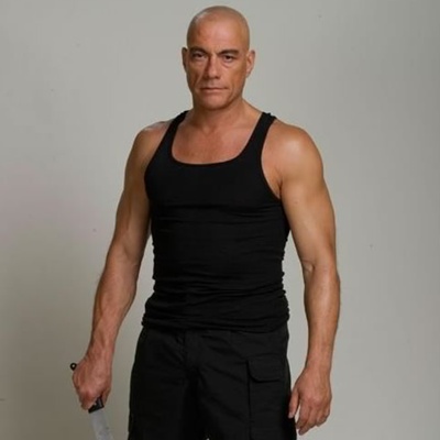 Jean-Claude Van Damme volta aos cinemas careca, em Os Mercenários 2