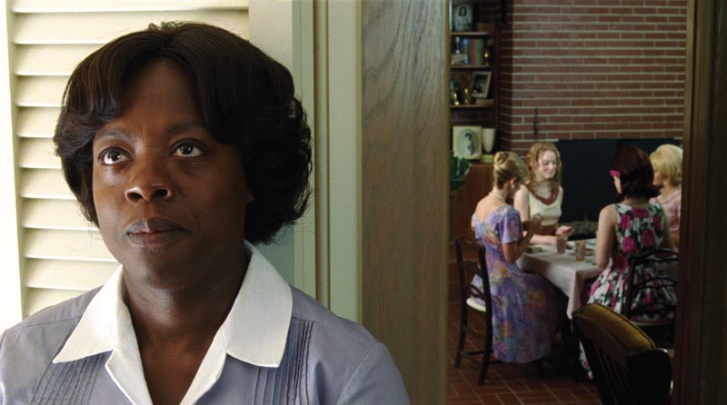 Viola Davis (à esq.) e sua vida trabalhando para patroas brancas