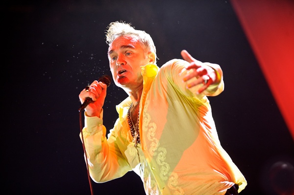 Apesar do calor e das falhas dos problemas de som, Morrissey fez show emblemático na última data de sua passagem pelo Brasil, em São Paulo