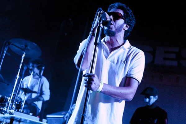 A Nação Zumbi voltou aos palcos de São Paulo na última sexta, 16, para divulgar o novo CD e DVD Ao Vivo no Recife, gravado no Marco Zero em 2009.