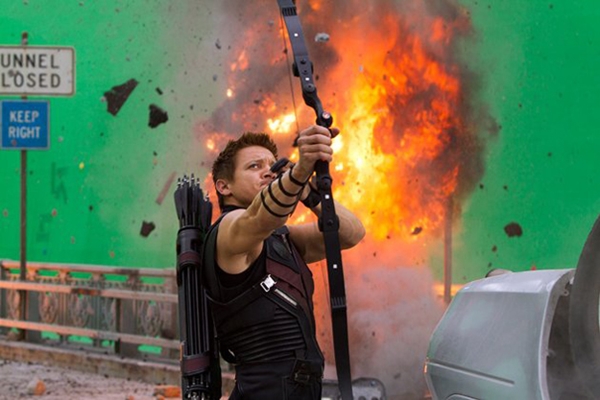 O ator Jeremy Renner interpreta o Gavião Arqueiro