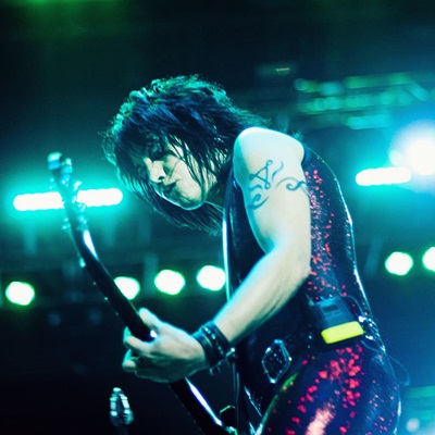 Joan Jett & The Blackhearts iniciou o show com "Bad Reputation", uma das canções mais conhecidas da carreira da cantora de punk rock.