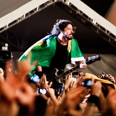 O Foo Fighters iniciou sua apresentação no Palco Cidade Jardim com "All My Life", do disco One By One (2002).