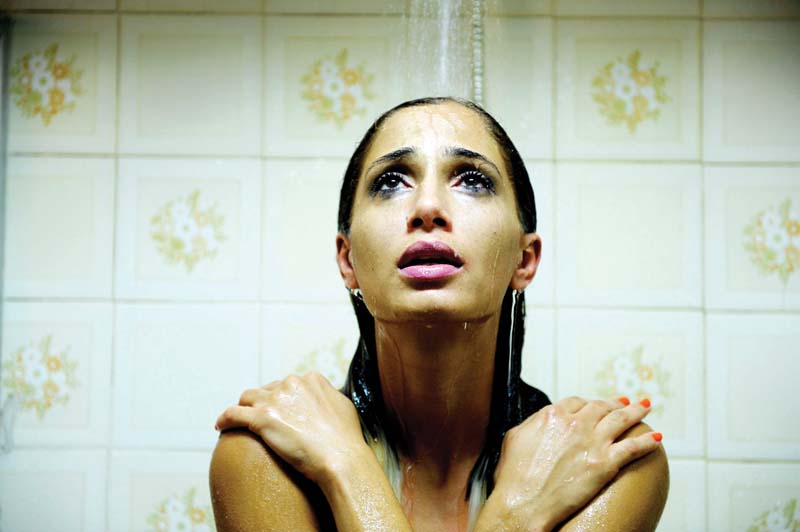 Camila vive uma prostituta reformada