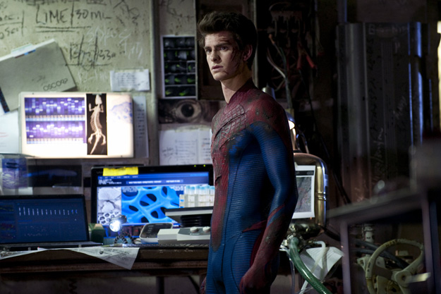 Andrew Garfield é o protagonista de O Espetacular Homem-Aranha, filme que reinicia a franquia do super-herói