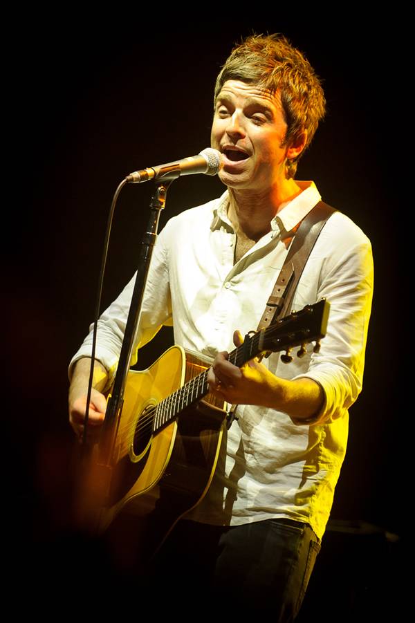 Set list da apresentação contou com 20 músicas. O início foi com "(It's Good) To Be Free" e o final, o maior momento da apresentação, ficou a cargo de "Don't Look Back in Anger"