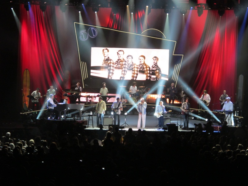 Turnê de 50 anos do Beach Boys passou por Hollywood, na Flórida, no dia 4 de maio