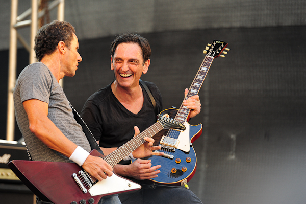 O Titãs de Tony Bellotto e Paulo Miklos tocou o álbum Cabeça Dinossauro  na íntegra.