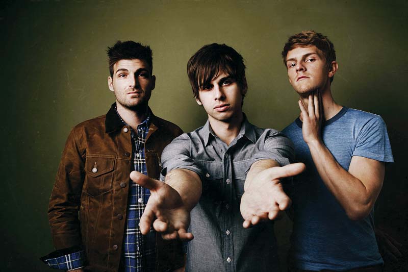 ENTRE LENDAS Após tocar com o Beach Boys, o Foster the People é admirado até pelo U2