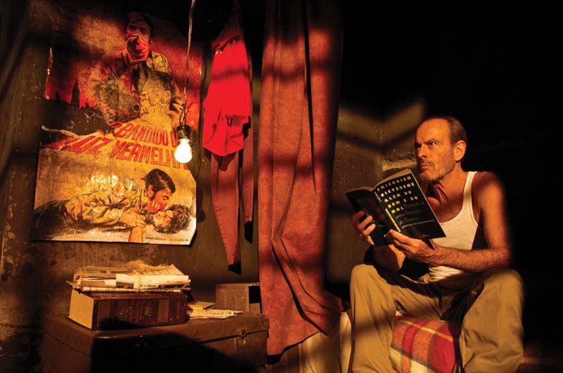 EM CANA Matogrosso mata o tempo na cadeia