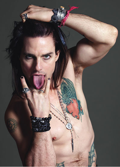 Tom Cruise caracterizado de seu personagem em Rock of Ages.
