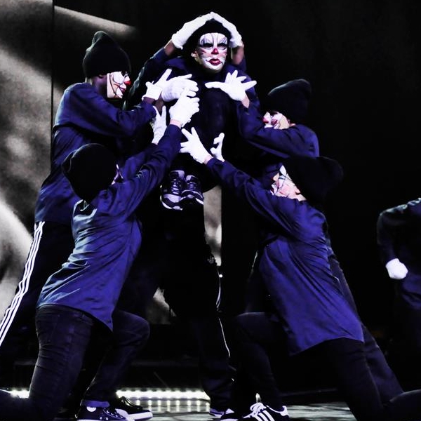 Dançarinos nos ensaios para a turnê MDNA