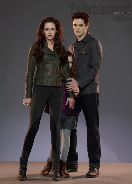 Bella, Edward e a pequena Renesmee em A Saga Crepúsculo: Amanhecer - Parte 1