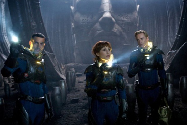 Logan Marshall-Green, Noomi Rapace e Michael Fassbender em Prometheus