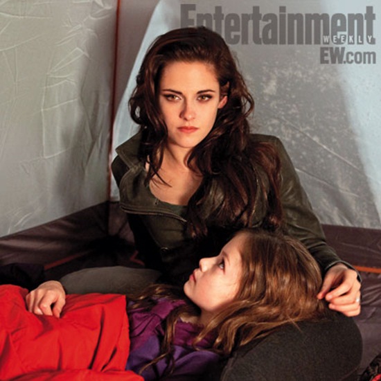 Kristen Stewart e Mackenzie Foy em A Saga Crepúsculo: Amanhecer - Parte 2