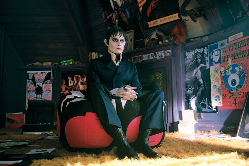 REFLEXÃO GÓTICA  Depp encarna mais um personagem exdrúxulo