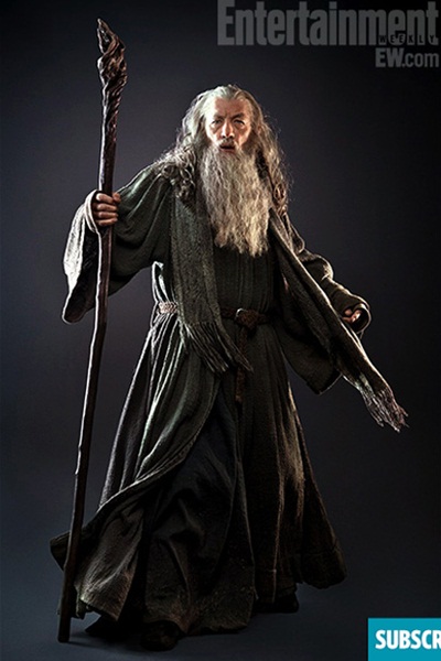 O mago Gandalf, interpretado por Ian McKellen, irá convocar o hobbit Bilbo para salvar seu condado