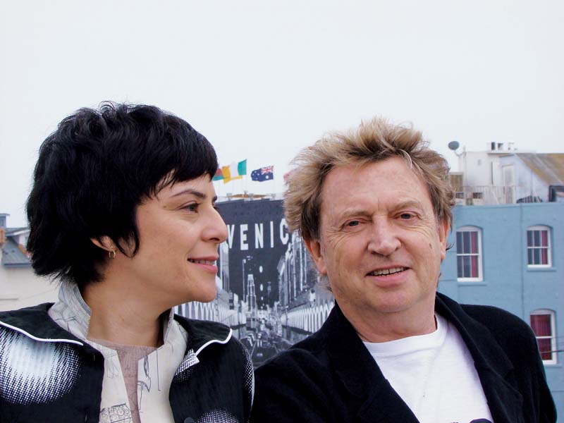 ESTRANGEIROS Fernanda e Summers foram unidos pelo amor à bossa nova