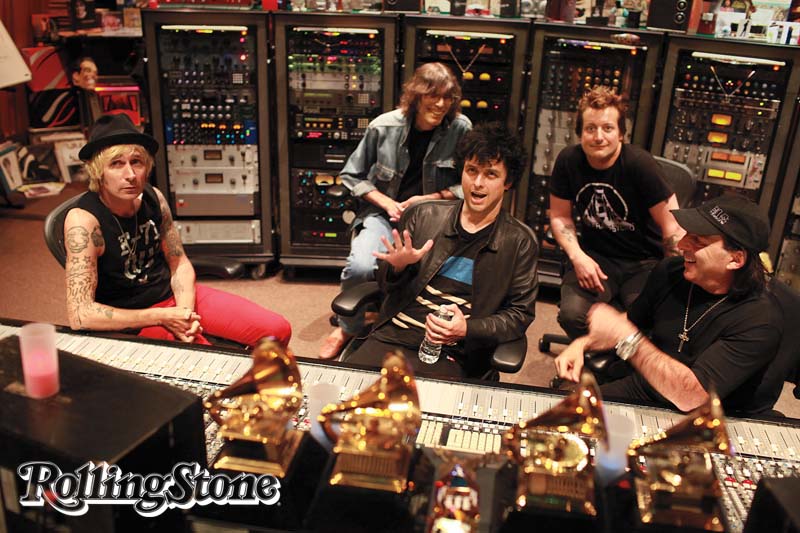 EM FRENTE Dirnt, Fricke da RS EUA, Armstrong, Cool, Lord-Alge (da esq. para a dir.)