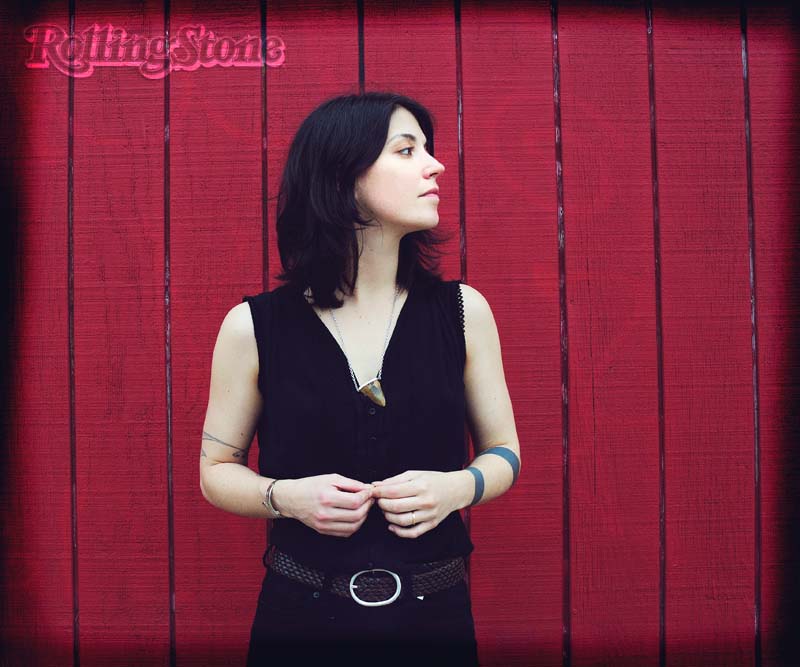 TRISTEZA Sharon transforma experiências ruins em música