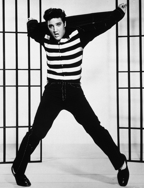 Foto de divulgação do filme Jailhouse Rock, de 1957