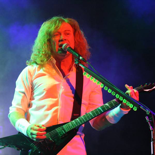 Dave Mustaine à frente do Megadeth na Via Funchal
