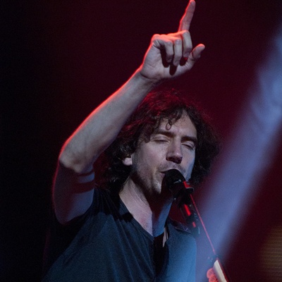 O Snow Patrol em São Paulo foi recebido por fãs fervorosos, que conheciam bem a discografia do grupo, mas também pelo frequentador de show que mais passeia e bate papo do que presta atenção, já que está ali aguardando aqueles dois ou três hits