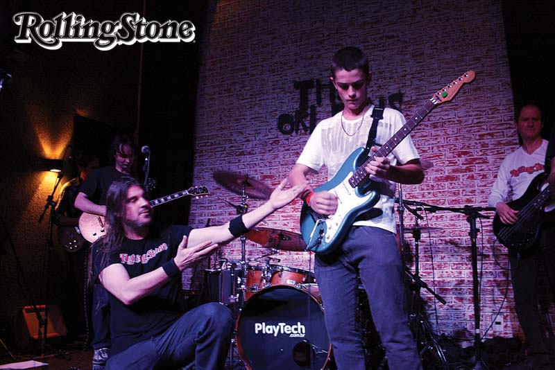 SUBINDO AO PALCO Lucca teve a chance de tocar uma das músicas mais famosas de sua banda preferida: “Sweet Child o’ Mine”, do Guns N’ Roses;