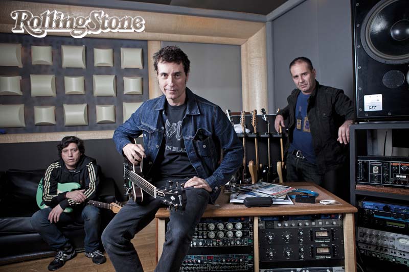 NERVOSOS Passarell, Dinho e Flávio no estúdio paulistano onde gravam o novo disco