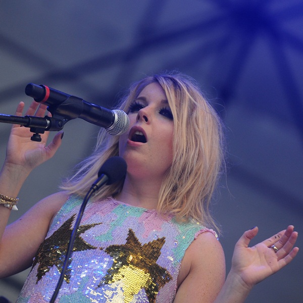 Little Boots  no Planeta Terra