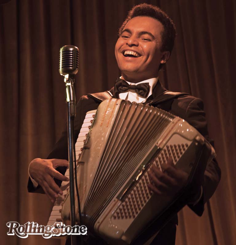 CASTIGANDO A SANFONA Chambinho do Acordeon revive o velho Lua