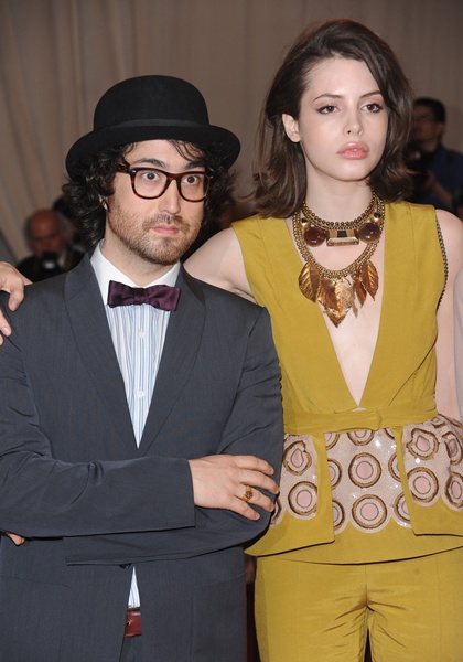 Charlotte Kemp Muhl e Sean Lennon