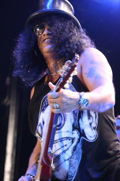 “Welcome To The Jungle” e “Paradise City”, do Guns N' Roses, fecharam a apresentação