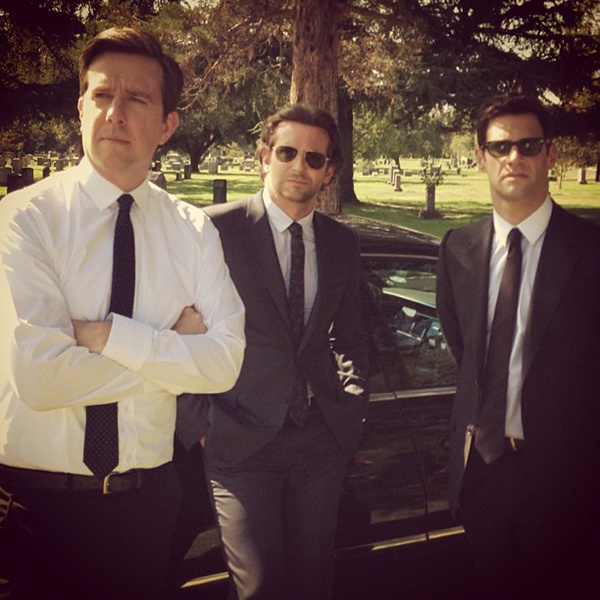 Stu, Phil e Doug, aparentemente em um funeral