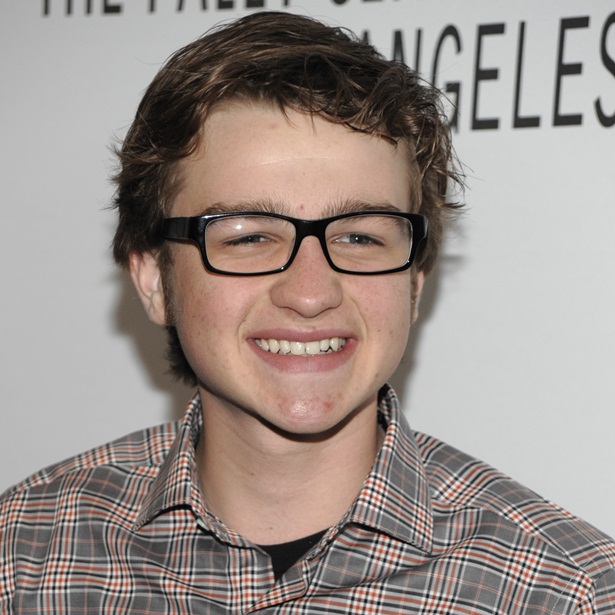 Galeria Jovens Surtados - capa - Angus T. Jones