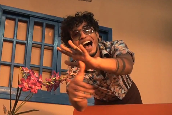 O ano de 2012 foi repleto de homenagens e versões curiosas para músicas inusitadas. Relembre algumas  delas, nacionais e internacionais.