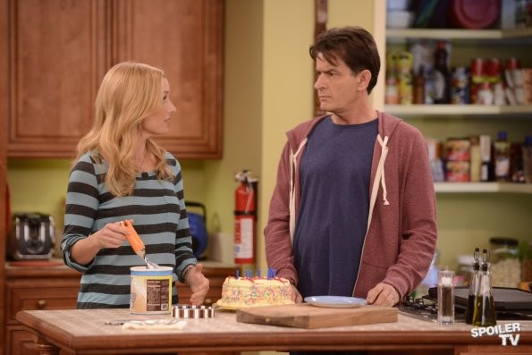 Ou seja, depois de ser Charlie Harper, Charlie Sheen passou a interpretar Charlie Goodson. Coincidência?