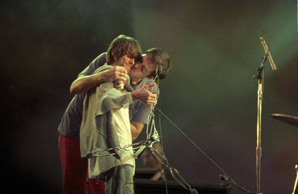 A banda inteira estava em clima de avacalhação, o que levou ao show o status de um dos piores – senão o pior – de toda a carreira do Nirvana