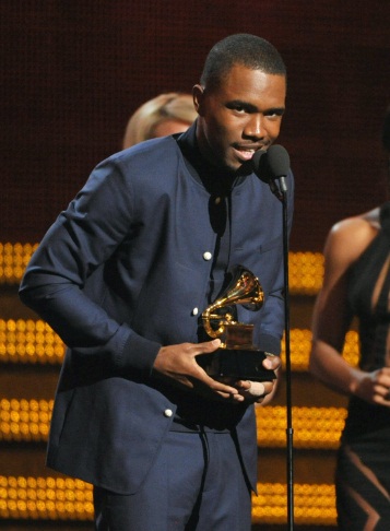 Frank Ocean recebendo o Grammy de Álbum de Música Urbana por Channel Orange
