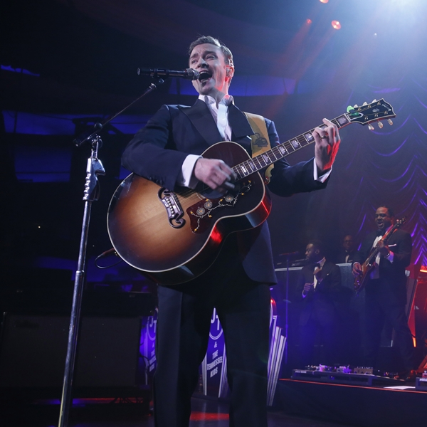 Justin Timberlake voltou a se apresentar no palco do Grammy após quatro anos distante da premiação