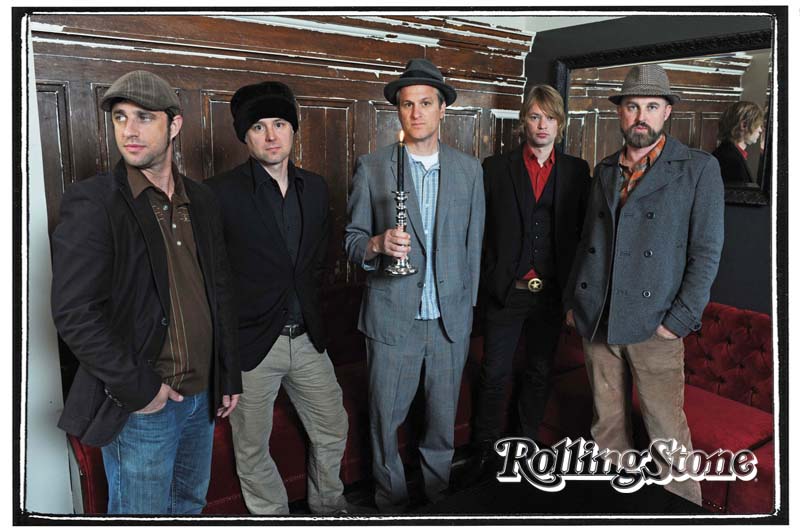 FUTURO McCrea (à dir.) e o Cake querem terminar faixas com Tom Zé