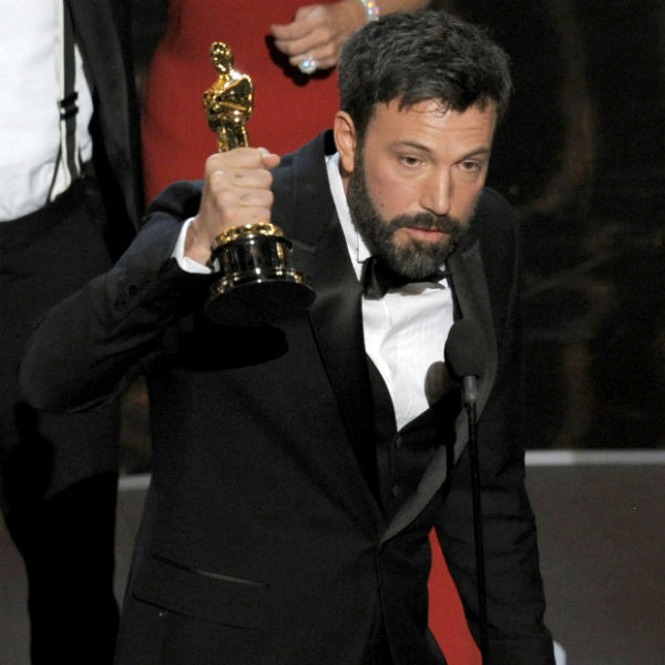 Ben Affleck recebe o prêmio de Melhor Filme por Argo