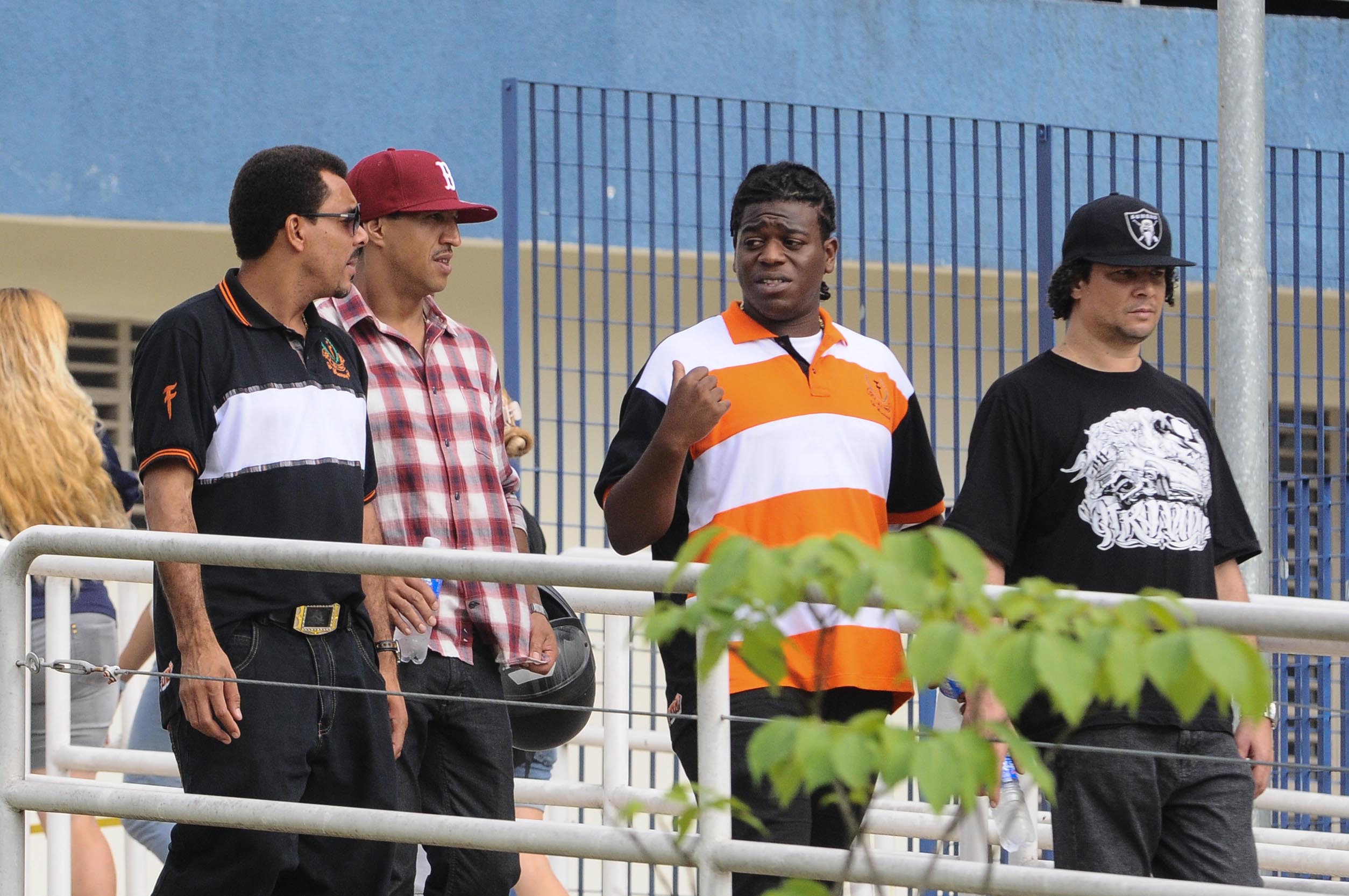 Dexter e Mano Brown - velório Chorão