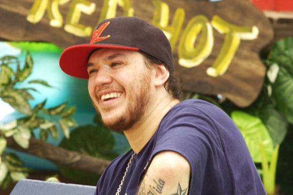 Chorão, do Charlie Brown Jr., morreu aos 42 anos. Ele é um dos músicos brasileiros que se foram cedo demais. Relembre a seguir treze desses artistas nacionais que morreram antes dos 50 anos.