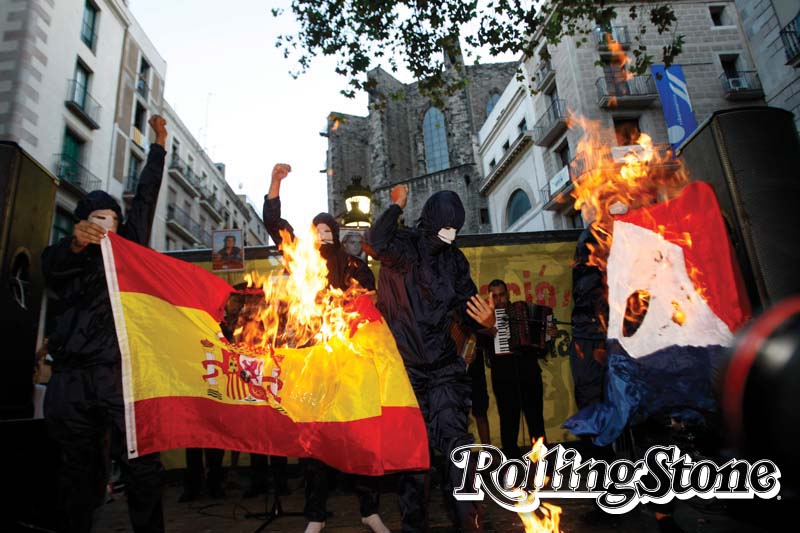 NO LIMITE Separatistas queimam a bandeira da espanha na Diada (dia nacional da Catalunha) em Barcelona, em 11 de setembro de 2008