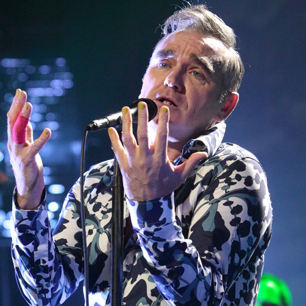 1984    Morrissey lamenta a tentativa frustrada de assassinato da primeira ministra Margaret Thatcher depois um  atentado em um hotel em Brighton. “A tristeza do atentado a bomba do Ira, em Brighton, é que Thatcher escapou ilesa.”