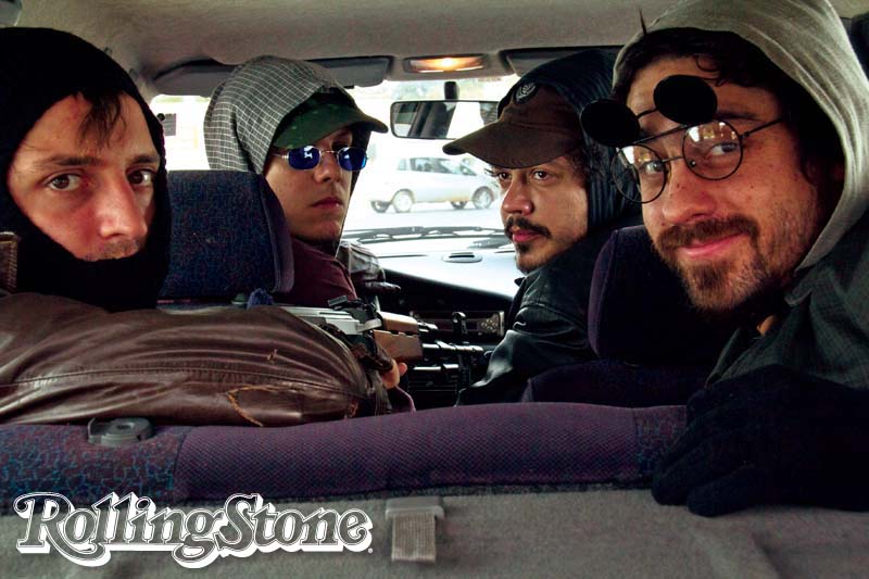 Amigos tentam fugir da crise