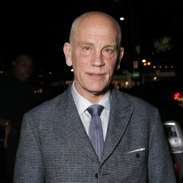 Ator, dono da marca de roupas Technobohemian, desenhou as peças durante os intervalos das filmagens.